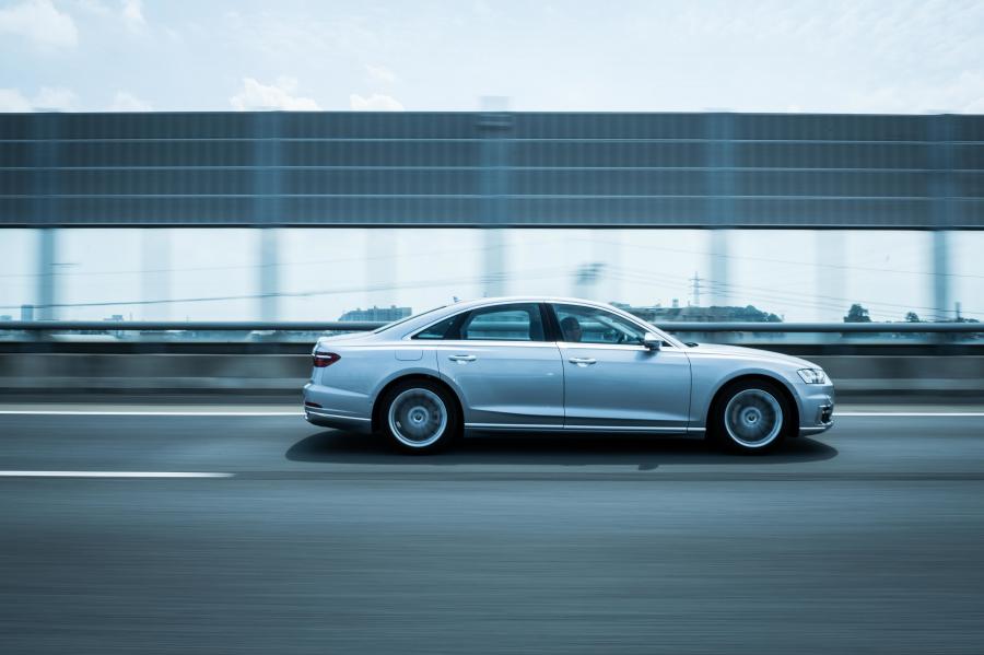  Audi A8 55 TFSI Quattro (D5) 2018 года  (JP) (фото 4 из 21)